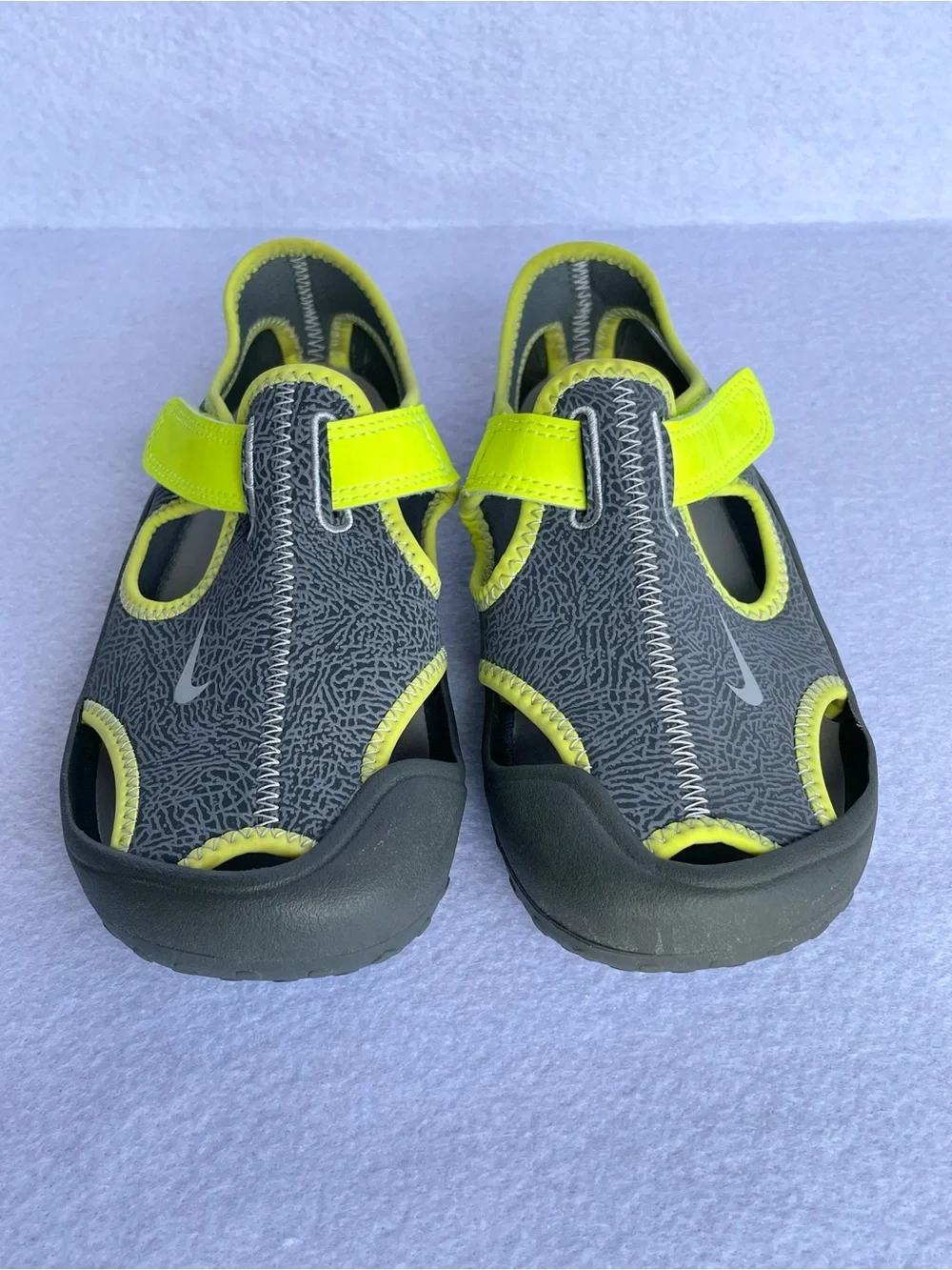 Nike Kids Sunray Protect “Volt Neon Gray Open-Toe Water Casual Sandals size 2